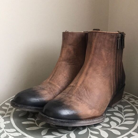 Corral Circle G Distressed Leather Western Booties Tan with Black Points sz 7 - Picture 2 of 14